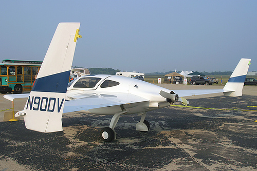 File:N90DV.jpg