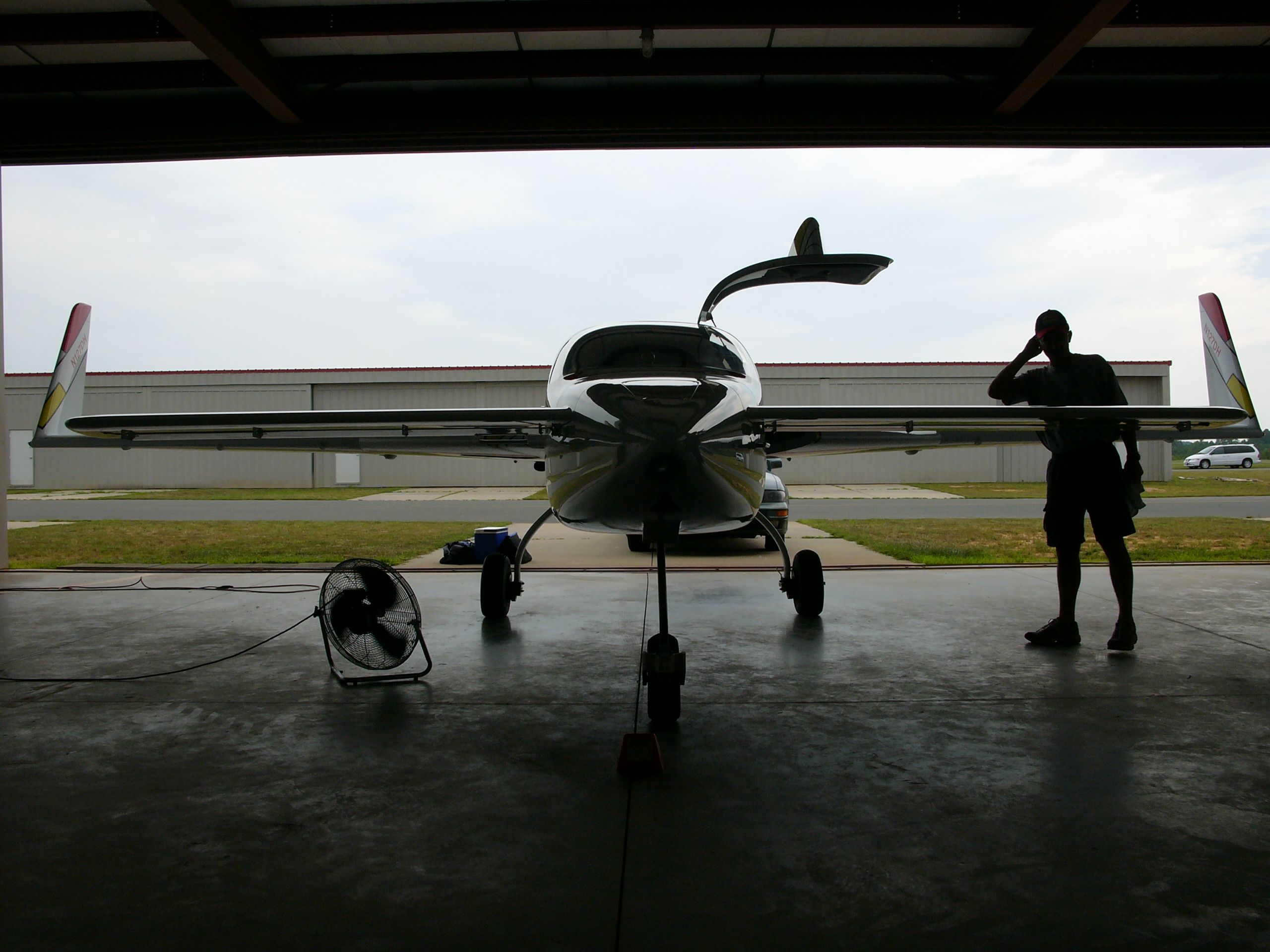 N127DH hangar.JPG