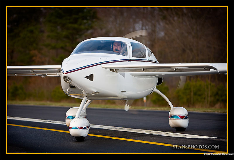 File:Velocity-N435GS-116.jpg