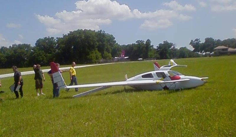 File:N127DH crash1.jpg