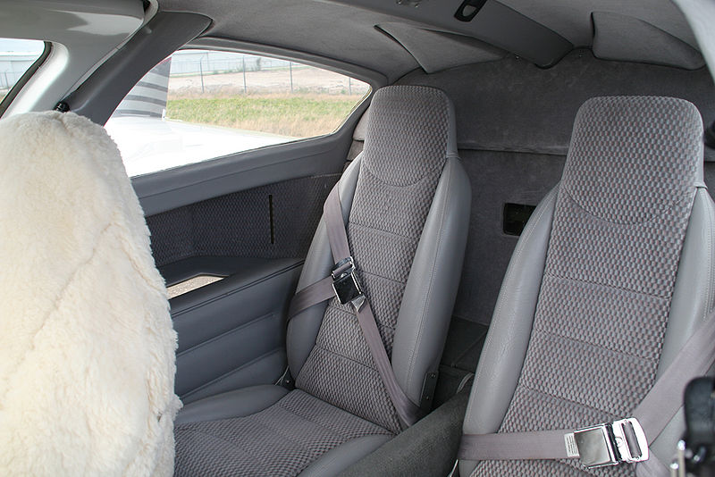 File:876LS-Rear seat windows.jpg