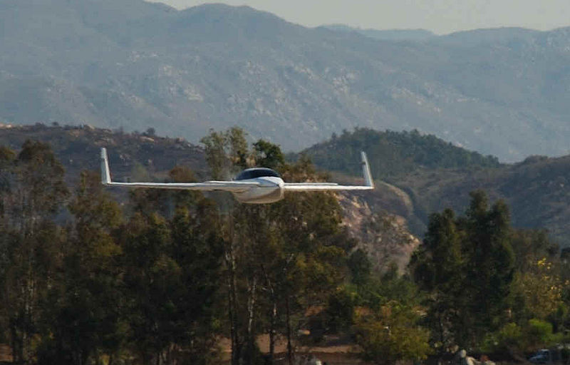 File:Low flyin.jpg