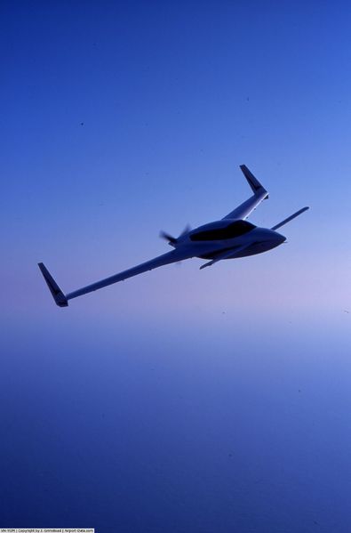 File:VH-YOM2.jpg