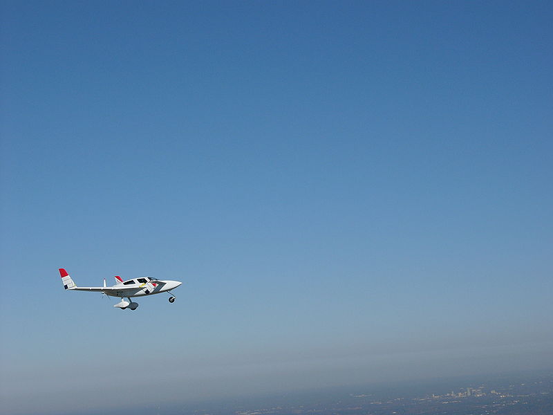 File:N127DH flight.JPG