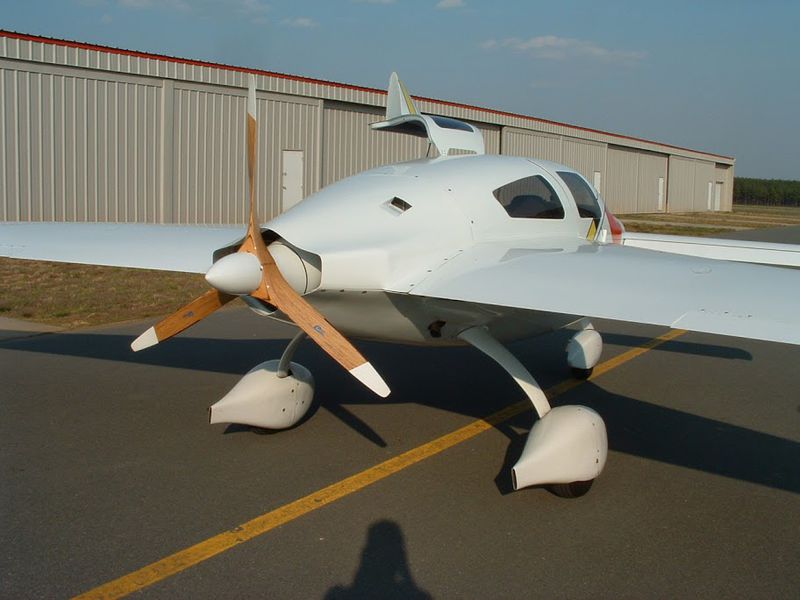 File:N127DH ramp.jpg
