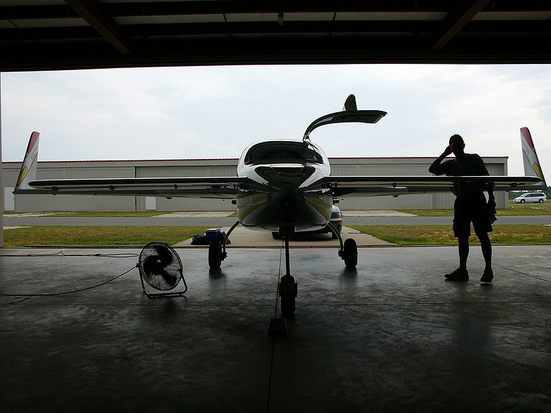 File:N127DH hangar.JPG